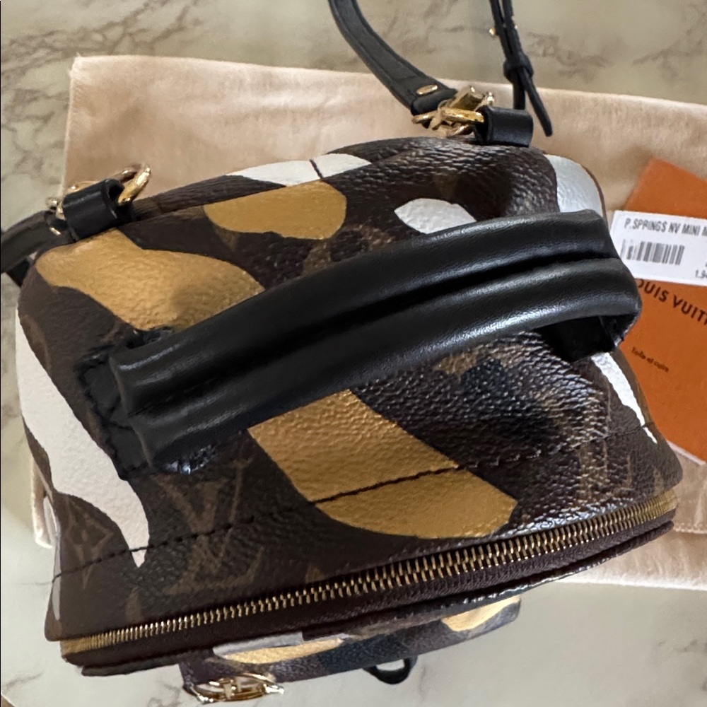 Louis Vuitton Ltd. Ed. League of Legends Palm Springs - Picture 10 of 16